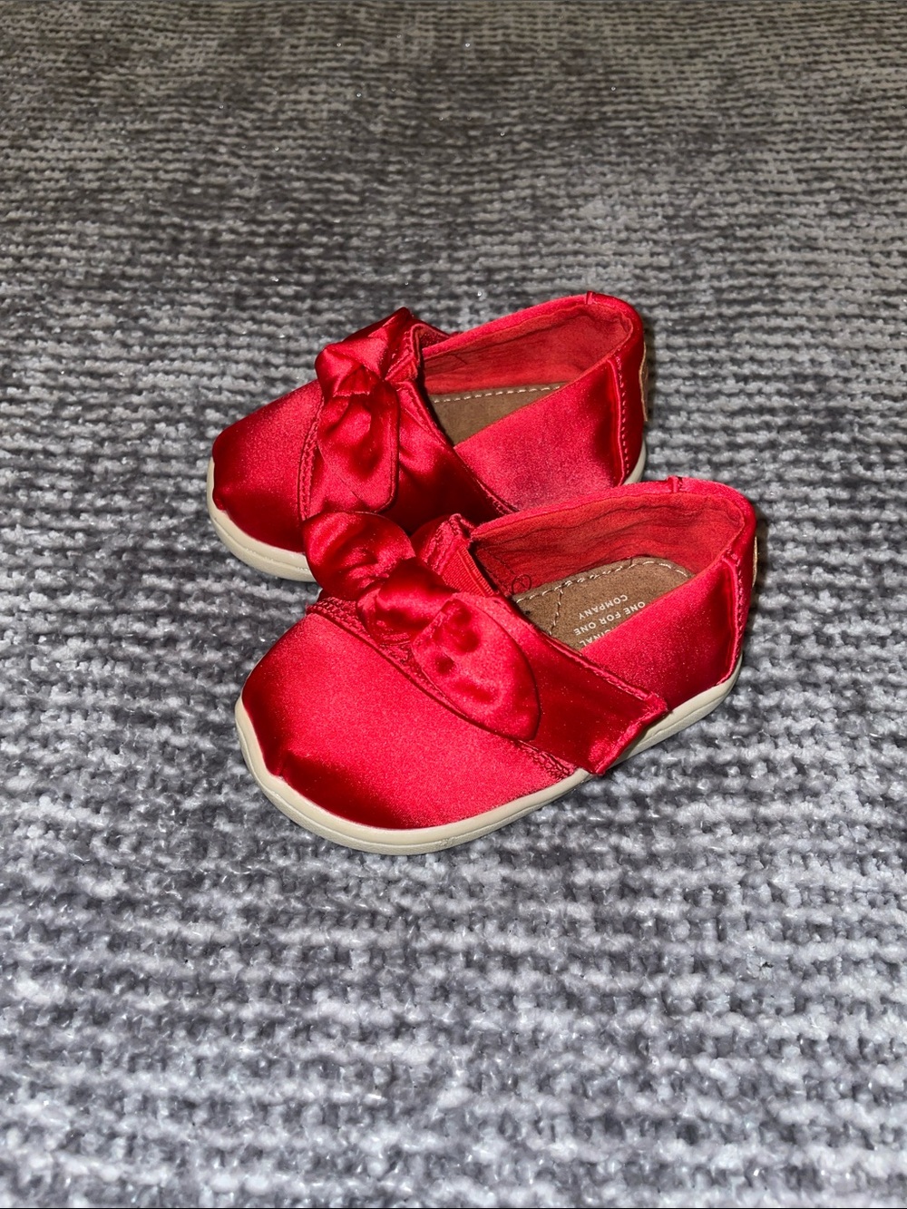 TOMS Red Satin Bow Tiny Toms Alpargatas Sneakers Red Girls US 4T